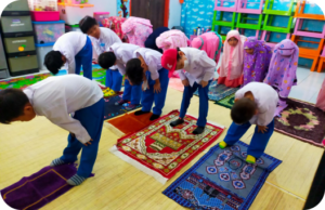 SHOLAT DI KELAS
